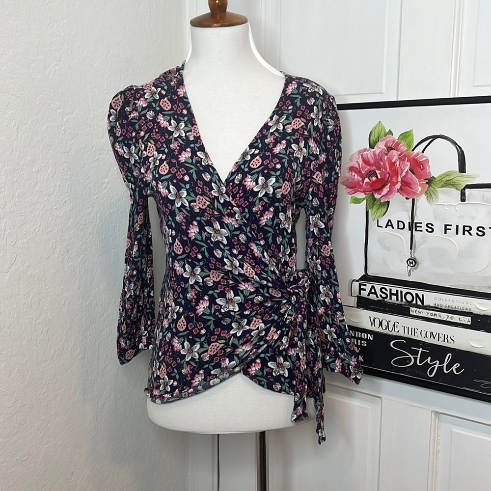 Amour Vert Linette Wrap Blouse in Zumba Floral Size S - Picture 3 of 9